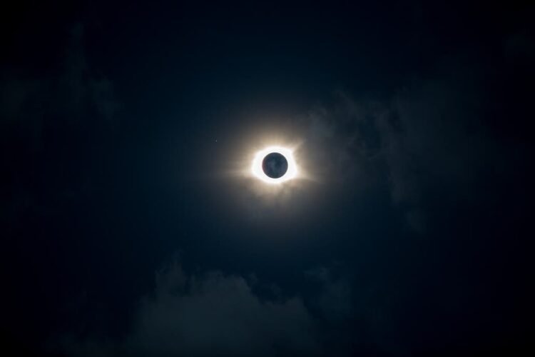 En varias localidades de Río Negro y Neuquén habrá más tiempo de sombra, con una duración de 59 minutos con 10 segundos. Crédito: Pixabay
